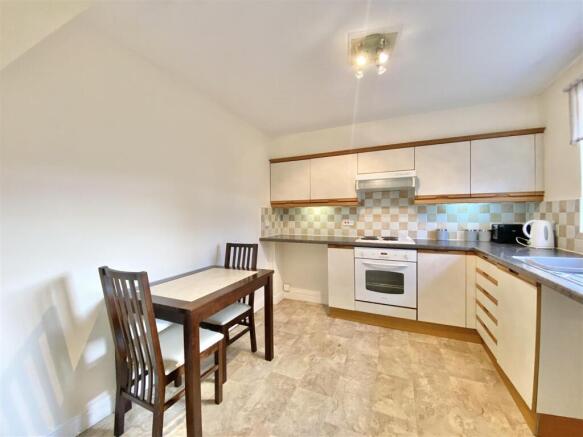 2 bed Apartment for sale Image 4