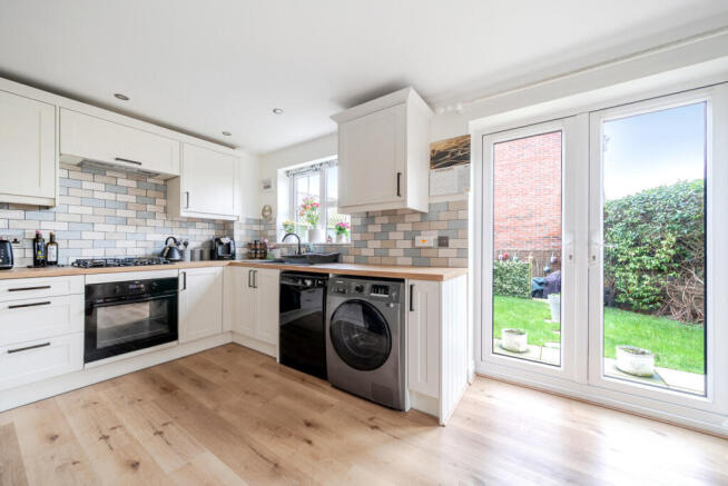 1408895-1-698a111...