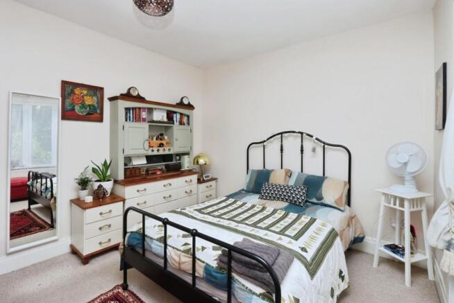 4 bed Bungalow for sale Image 10