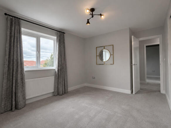 4 bed Detached to rent Image 12