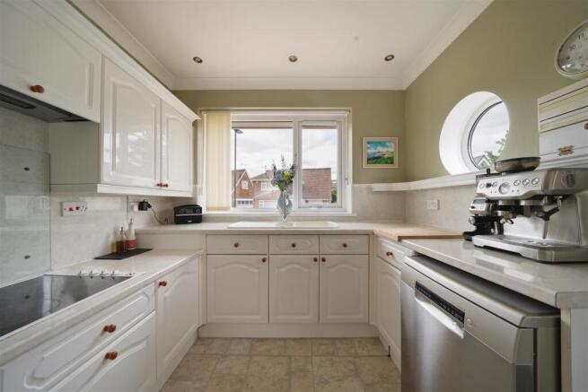 3 bed Detached Bungalow for sale Image 9