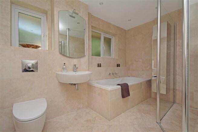 LUXURY HOUSE BATHROO