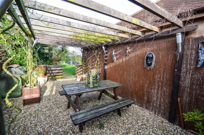 SIDE GARDEN