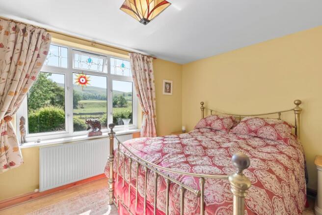 4 bed Bungalow for sale Image 10