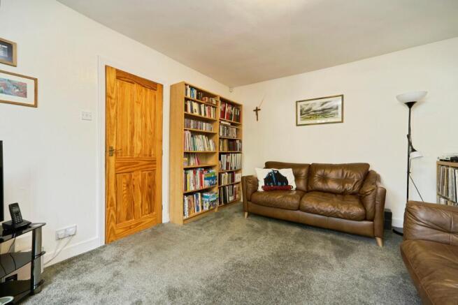 5 bed Semi-Detached for sale Image 5