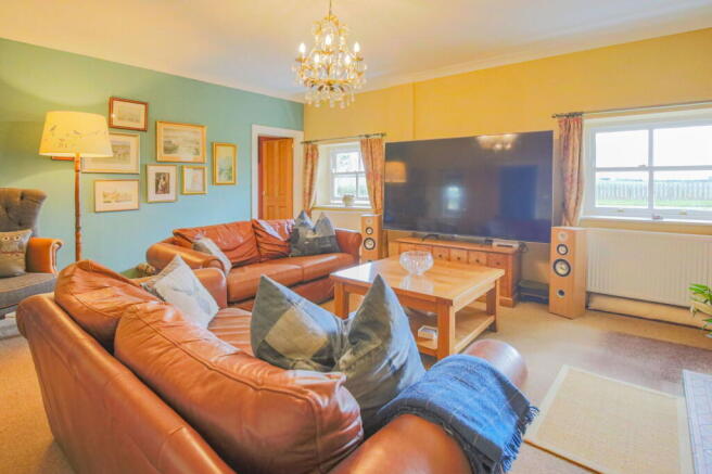 5 bed Detached for sale Image 7