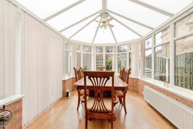 4 bed Detached for sale Image 8