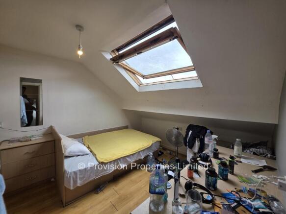 4 bed Terraced to rent Image 9
