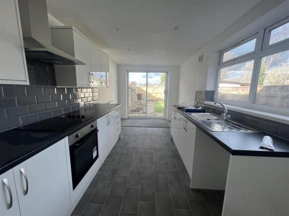 3 bed Terraced to rent Image 6
