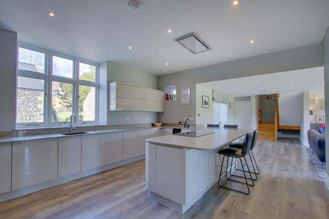 8 bed Detached for sale Image 6