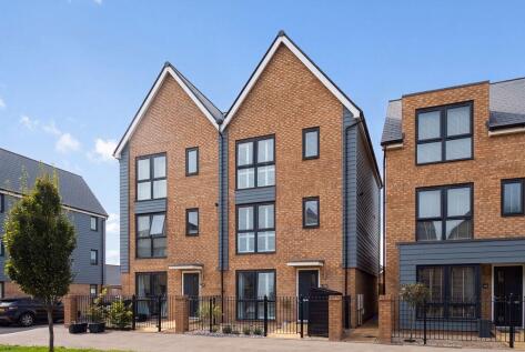Cowleaze Path, Mead Fields - VERY IMPRESSIVE HOME