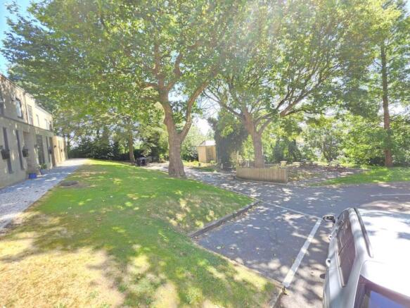 4 bed Town House to rent Image 4