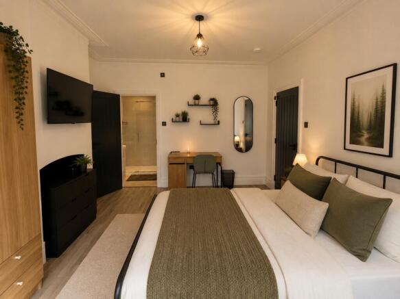 Room 1 at £800pcm