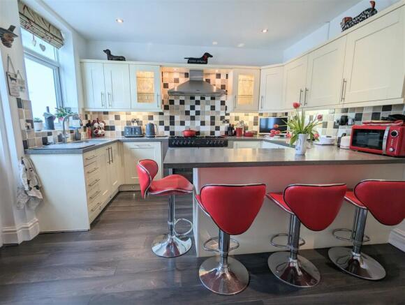BREAKFAST KITCHEN