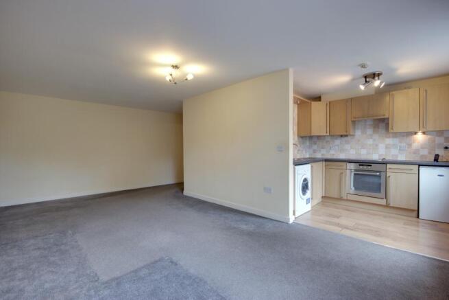 2 bed Ground Flat for sale Image 8