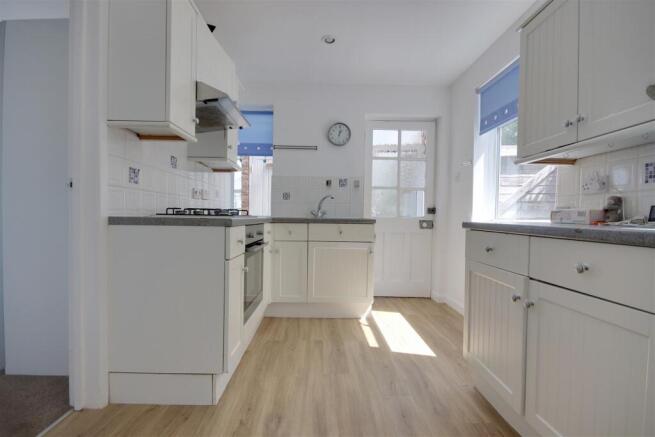 kitchen 2.jpg