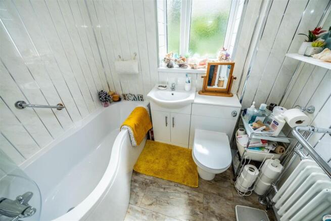 4 bed Detached for sale Image 10