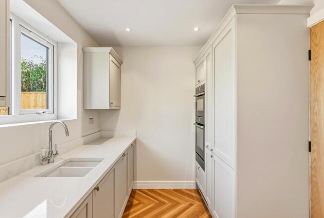3 bed Semi-Detached for sale Image 6