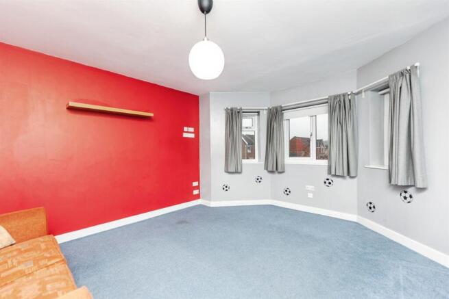 5 bed Detached for sale Image 11