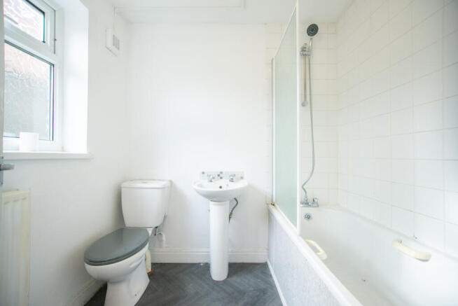 2 bed End of Terrace to rent Image 9