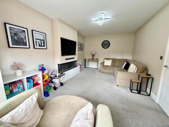 4 bed Detached for sale Image 8