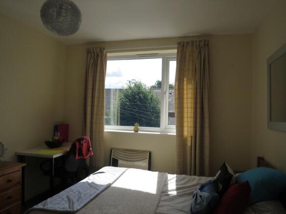 Bright, neatly presented double bedroom with a ...