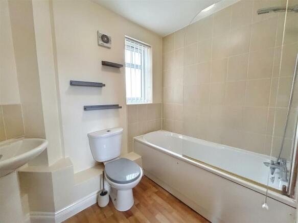 Upstairs Bathroom (1).jpg