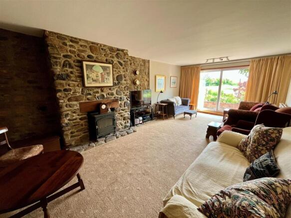 5 bed Detached for sale Image 10