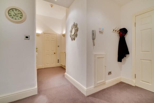 Private Entrance ...