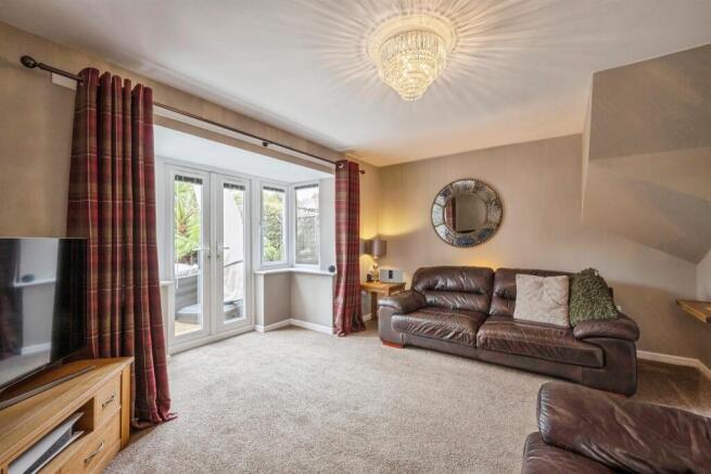 4 bed Semi-Detached for sale Image 3