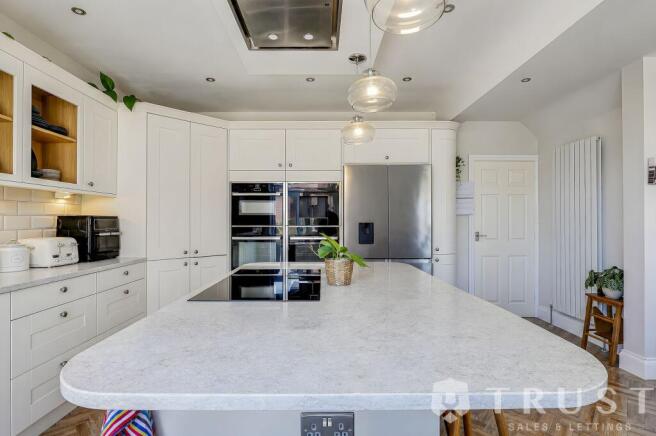 4 bed Detached for sale Image 10