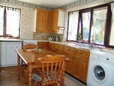 BREAKFAST KITCHEN