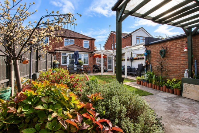 Manor Way, Borehamwood photo 5