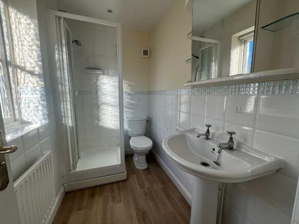 Ensuite1.JPG
