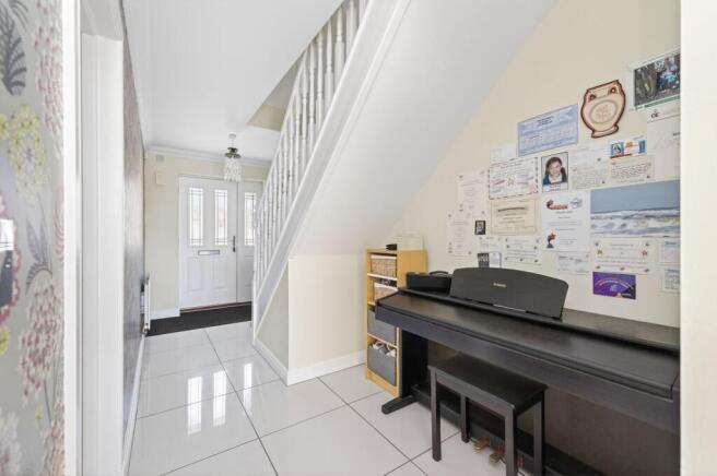 5 bed Detached for sale Image 6