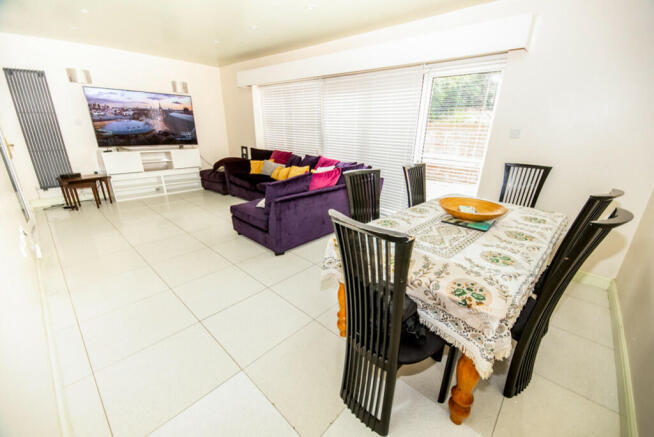 5 bed Semi-Detached for sale Image 6
