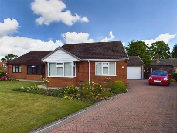 24 The Park, Coningsby photo 2