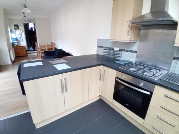 1 bed House Share to rent Image 6