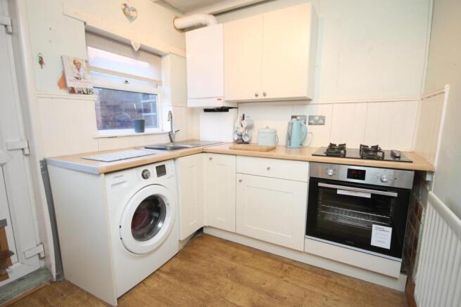 FITTED KITCHEN