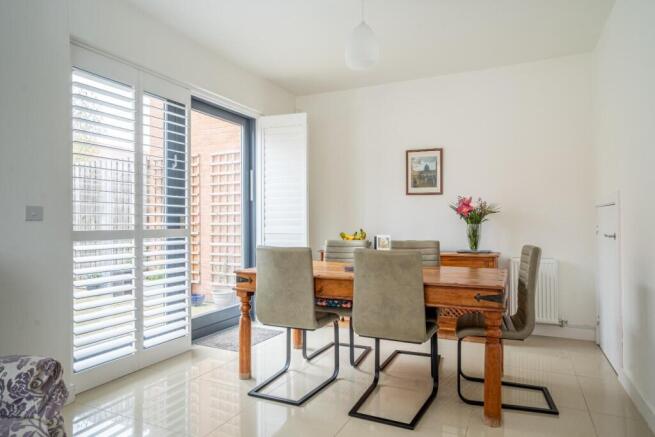 4 bed Town House for sale Image 7
