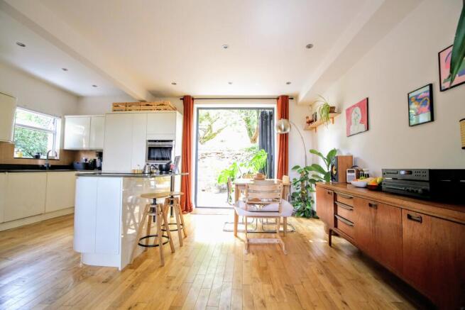 3 bed Semi-Detached to rent Image 7