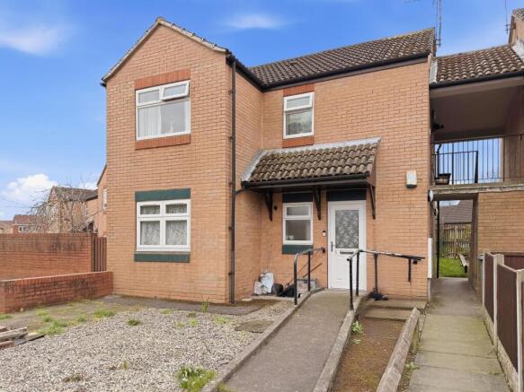 1-bed flat on Thievesdale Close, Worksop, S81, £70,000