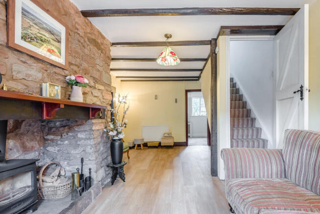 8696800-interior1...