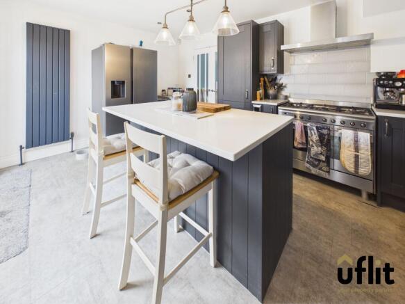 4 bed Detached for sale Image 7