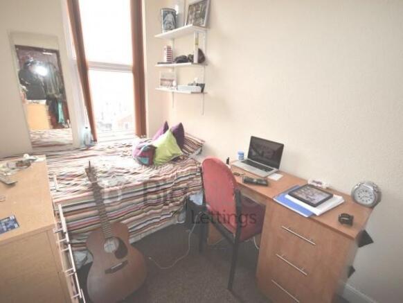8 bed Terraced to rent Image 8