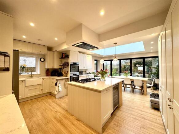 KITCHEN/DINING/FAMILY ROOM