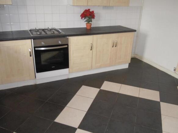 kitchen 2 .JPG