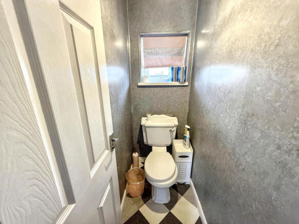 5 bed Semi-Detached for sale Image 12
