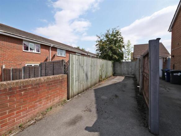 2 bed Town House to rent Image 11