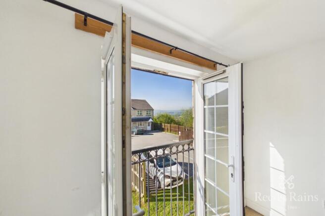 2 bed Apartment for sale Image 4